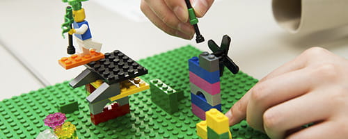 実践リーダーシップ研修　レゴ&reg;シリアスプレイ&reg;の手法と教材を活用して理想のリーダー像を作る（１日間）
